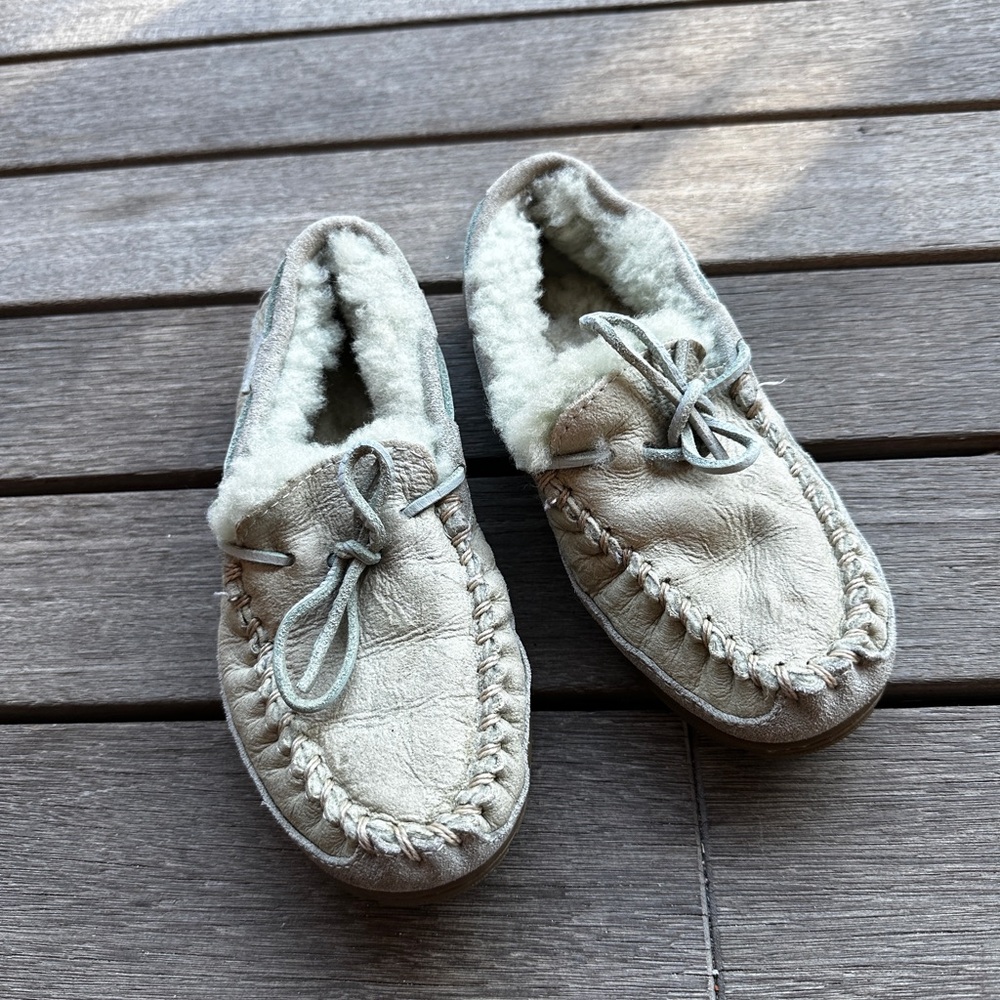 LL BEAN moccasins Women's Medium Size 5 Beige Suede Lamb Fur 290467